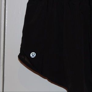 LULULEMON: Hotty-Hot 2.5” in perfect condition